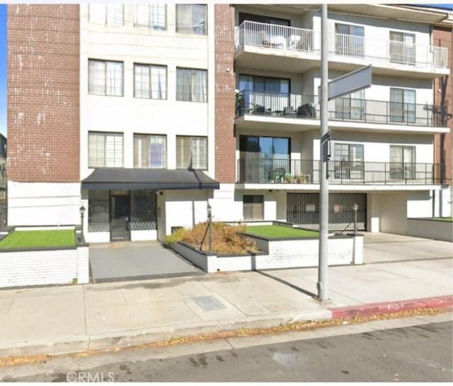19029 Nordhoff St Unit 308, Northridge, CA 91324 - photo 1