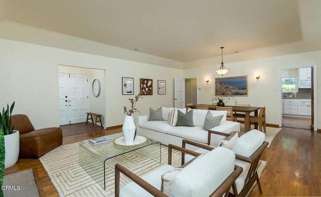 423 Devonshire Ln, Glendale, CA 91206 - photo 11