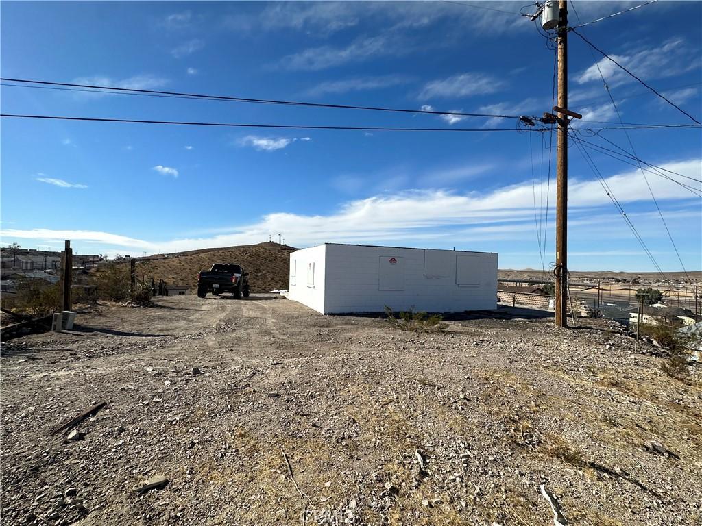 225 N 3rd Ave, Barstow, CA 92311 - photo 3