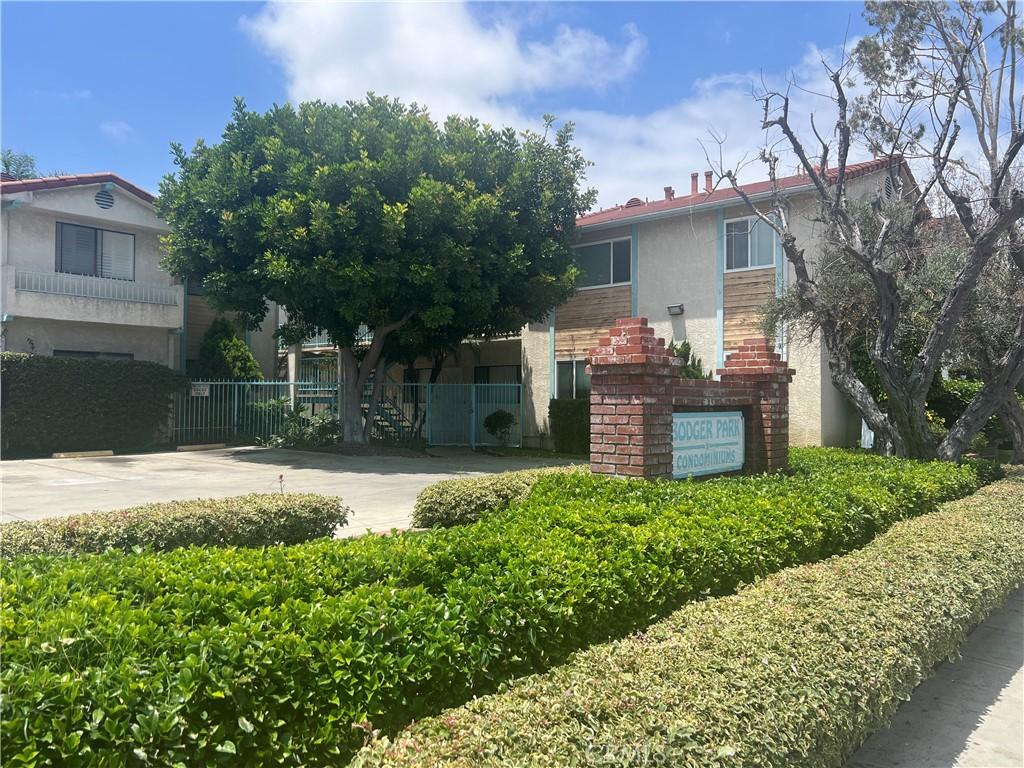 14405 Cerise Ave Unit 35, Hawthorne, CA 90250 - photo 2