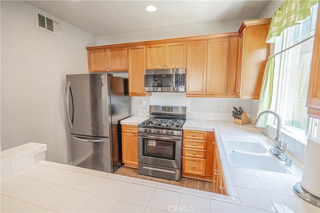 28427 Casselman Ln, Saugus, CA 91350 - photo 8