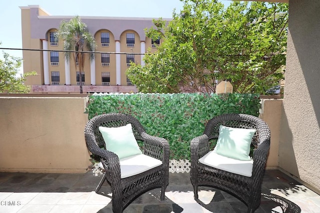 3855 Ingraham St Unit 204, Los Angeles, CA 90005 - photo 2