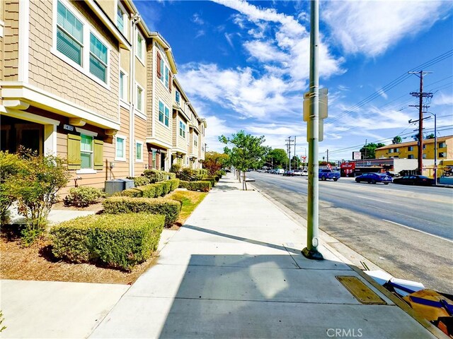 14124 W Pine Ln, Van Nuys, CA 91405 - photo 2