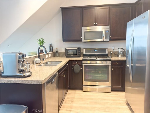 14124 W Pine Ln, Van Nuys, CA 91405 - photo 5