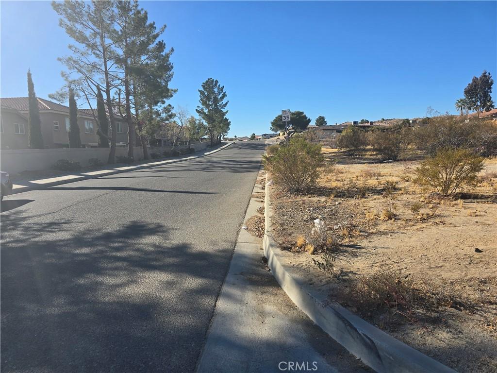 17879 Siskiyou Rd, Apple Valley, CA 92307 - photo 2