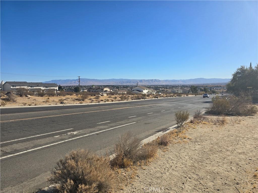 17879 Siskiyou Rd, Apple Valley, CA 92307 - photo 3