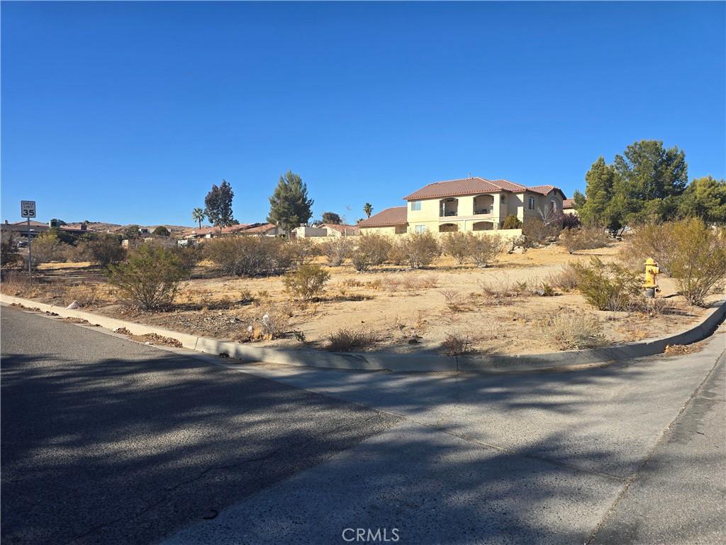 17879 Siskiyou Rd, Apple Valley, CA 92307 - photo 1