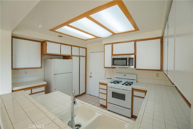 15145 Desert Oak Cir, Victorville, CA 92394 - photo 14