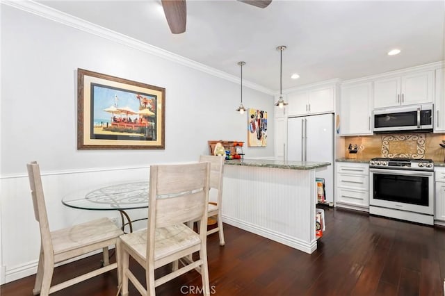 21662 Ocean Vista Dr Unit A, Laguna Beach, CA 92651 - photo 12