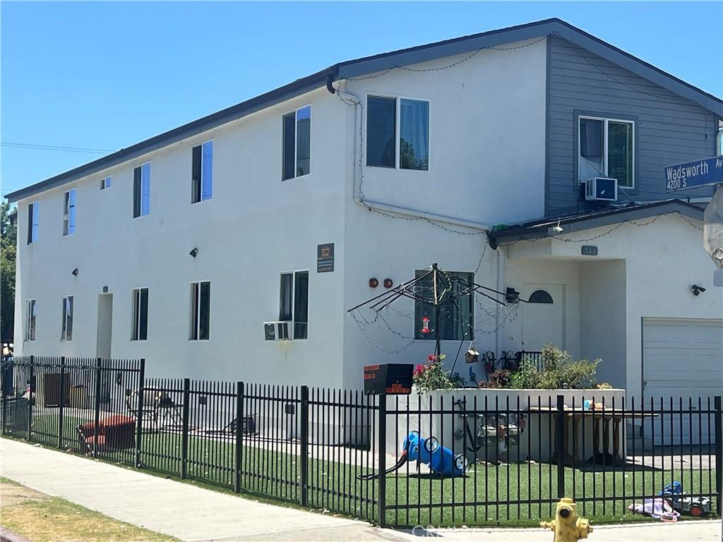 948 E 42nd Pl, Los Angeles, CA 90011 - photo 2