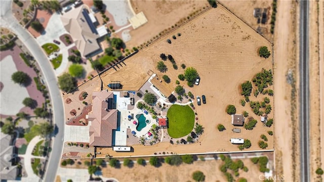12075 Lamplighter Ln, Oak Hills, CA 92344 - photo 4