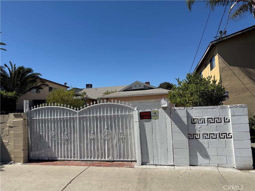 11457 Oxnard St, North Hollywood, CA 91606 - photo 2
