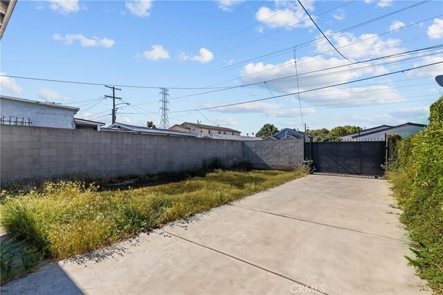 1413 W 99th St, Los Angeles, CA 90047 - photo 22
