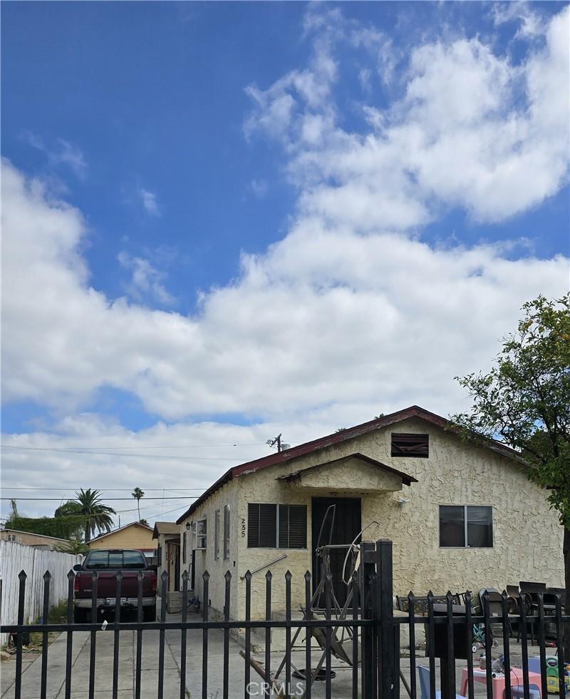 233 E 105th St, Los Angeles, CA 90003 - photo 2