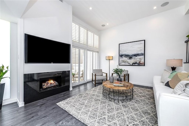 4345 W Sarah St Unit 3, Burbank, CA 91505 - photo 1