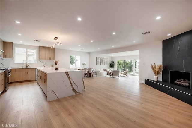 14126 Runnymede St, Van Nuys, CA 91405 - photo 2