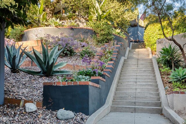 354 Glenullen Dr, Pasadena, CA 91105 - photo 26