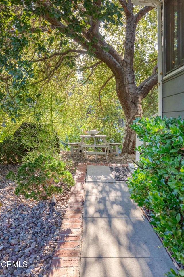 354 Glenullen Dr, Pasadena, CA 91105 - photo 33