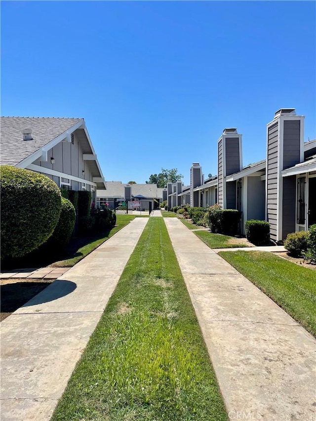 1027 W Dakota Ave Unit 102, Fresno, CA 93705 - photo 1