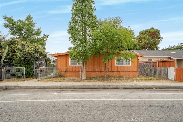 712 N Wilmington, Wilmington, CA 90744 - photo 2