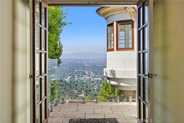 13320 Mulholland Dr, Beverly Hills, CA 90210 - photo 25