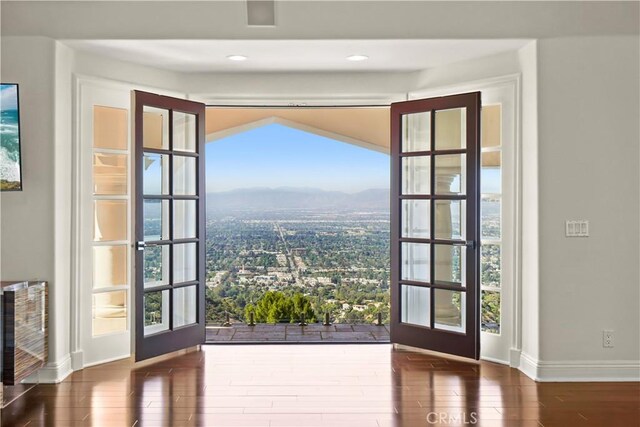13320 Mulholland Dr, Beverly Hills, CA 90210 - photo 34