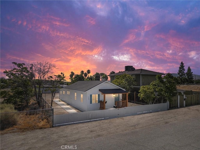 102 Jackson St, Taft, CA 93268 - photo 1
