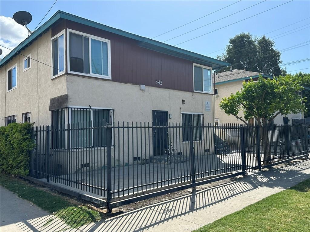 342 W Palm St, Compton, CA 90220 - photo 1