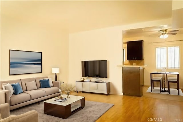 919 E Ln Palma Dr Unit 4, Inglewood, CA 90301 - photo 3