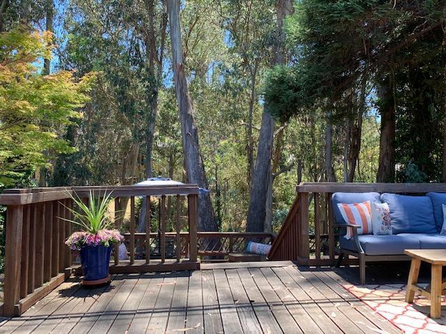 deck featuring an outdoor hangout area