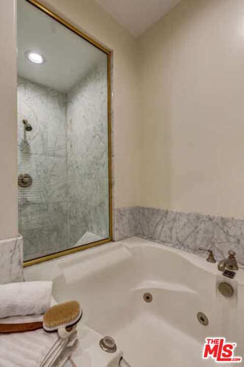 bathroom featuring a bathing tub