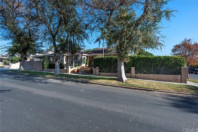 Listing photo 3 for 3100 Stockbridge Ave, El Sereno CA 90032