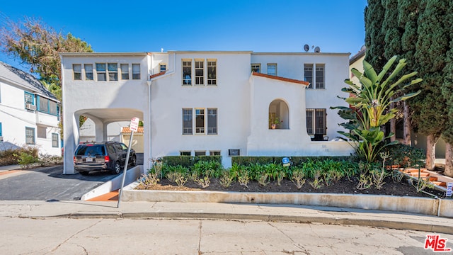 view of front facade with a carport