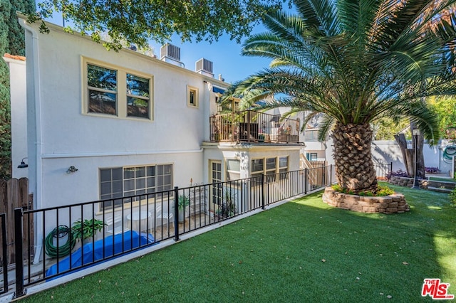 view of yard featuring a balcony