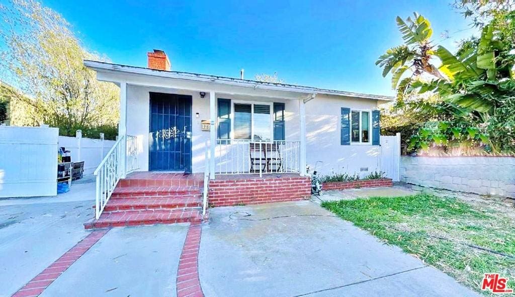 bungalow featuring a porch