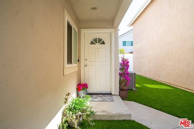 Listing photo 2 for 8736 Dartford Pl, Inglewood CA 90305