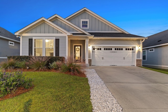 craftsman house featuring a garage and a front yard