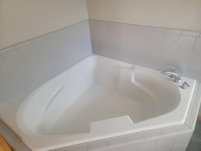 room details with a relaxing tiled tub