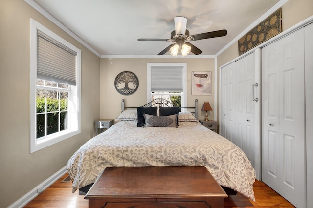 bedroom featuring ceiling fan, crown molding, and light hardwood / wood-style floors