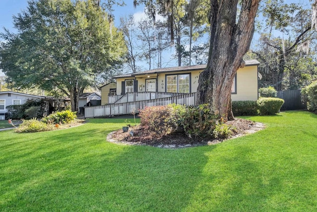 view of front of home with a front lawn