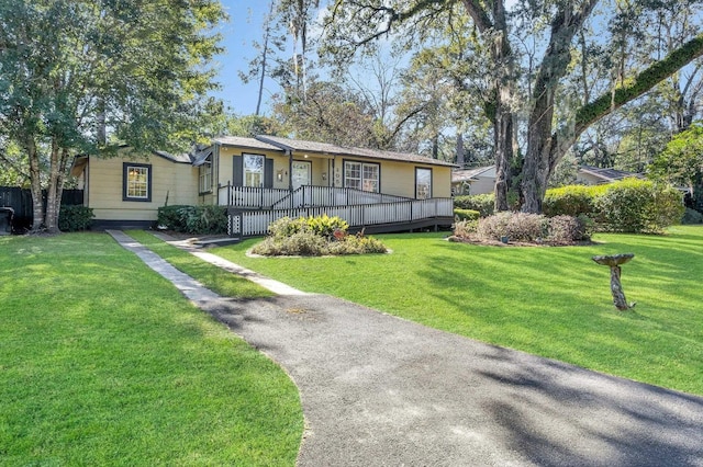 view of front facade with a front yard