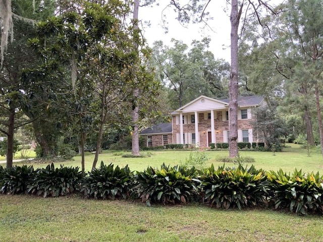 greek revival house featuring a front lawn