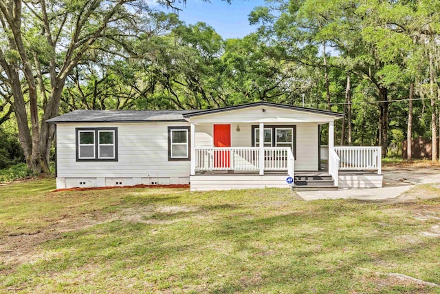 view of front of home featuring a front yard and a porch