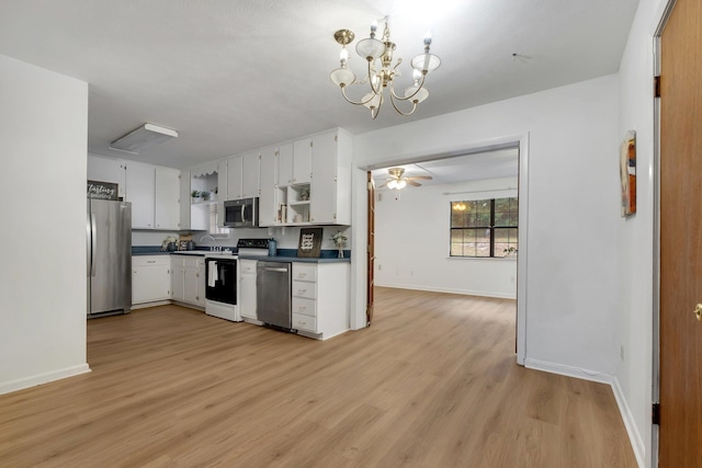 kitchen with stainless steel appliances, light wood-type flooring, sink, white cabinets, and ceiling fan with notable chandelier