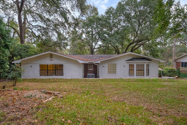 ranch-style home with a front yard