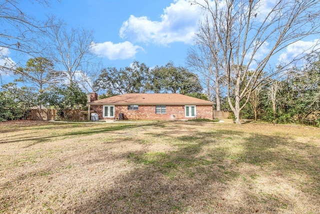 back of house featuring a lawn