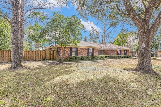 single story home featuring a front yard