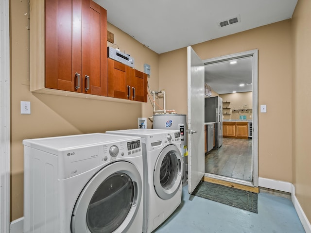 laundry room featuring baseboards, visible vents, cabinet space, and independent washer and dryer