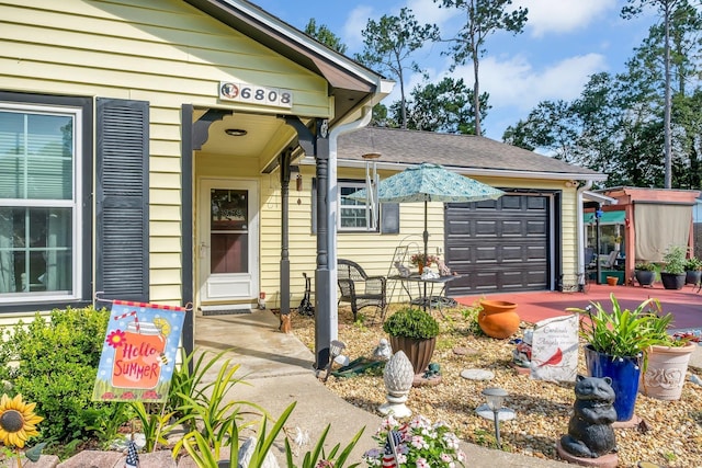 view of front facade featuring a garage