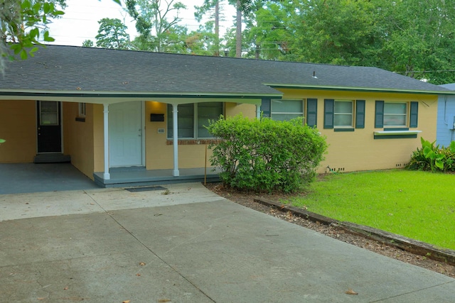 ranch-style home with a front yard